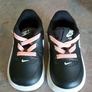 Nike toddler gymshoes